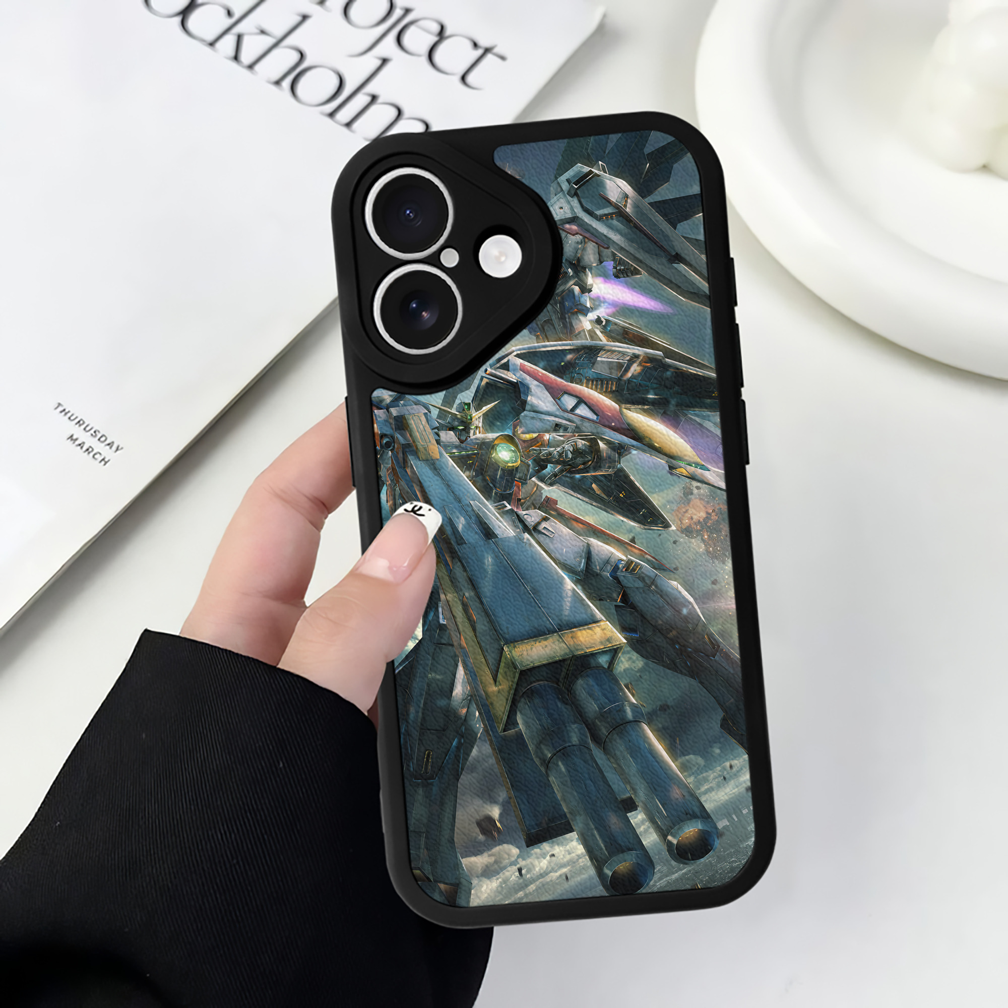 （画像用） 機動戦士ガンダム Mobile Suit Gundam 【iPhone 16シリーズ対応】シリコンスマホケース（レザー調） 材質：シリコン